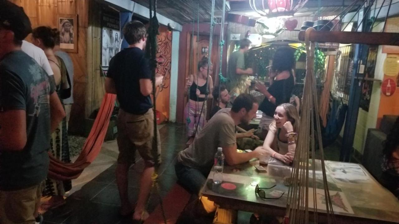 My Little House Surf&Backpacker Hostel Montanita Ngoại thất bức ảnh